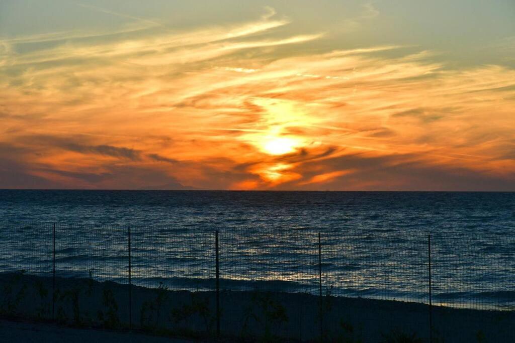 Lambou Beach Sunset Soroni Exterior foto